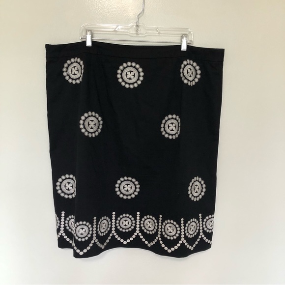 Boden Skirt Embroidered Black & White 18 Long - Picture 3 of 6